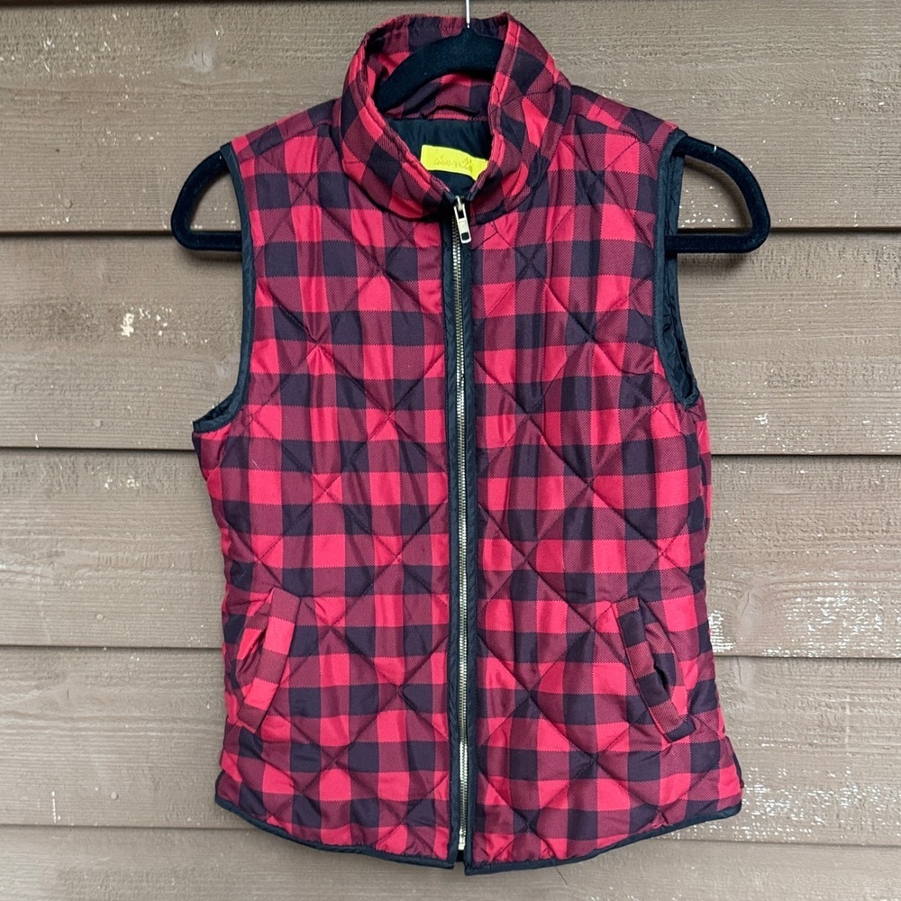 Dee Elle Red and Black Plaid Puffer Vest size S